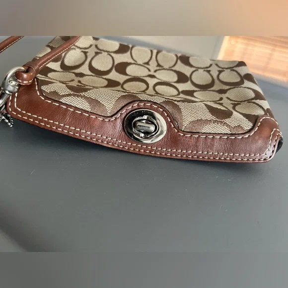 COACH SIGNATURE WRISTLET - Picture 3 of 12